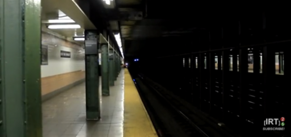 美一男子為撿回墜落在軌道的手機(jī)而觸電身亡