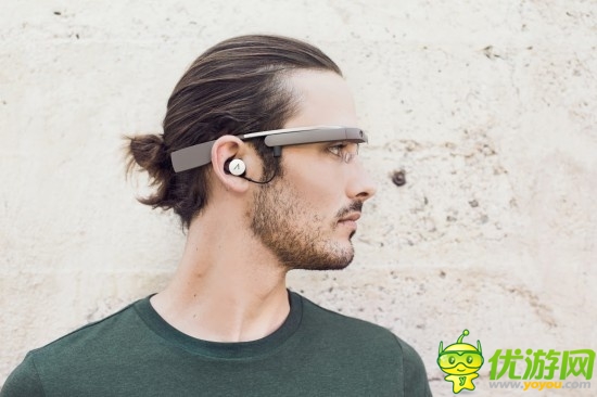 第二代Google Glass官方照片發(fā)布 瞬間變特工