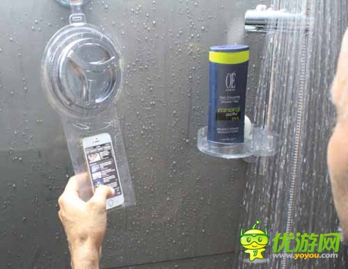 洗澡也要玩手機(jī) 手機(jī)與我是真愛