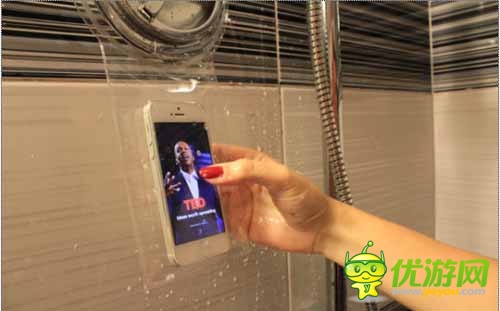 洗澡也要玩手機(jī) 手機(jī)與我是真愛