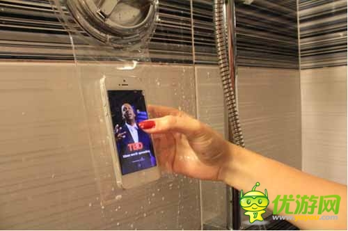 洗澡也要玩手機(jī) 手機(jī)與我是真愛