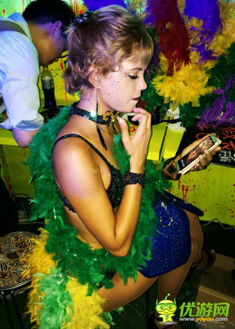 熱舞桑巴 巴西大妞三里屯邀你PK《一起闖三國(guó)》