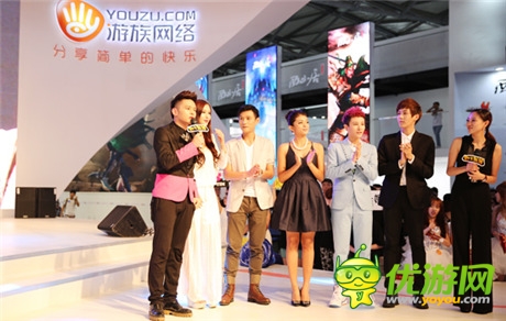 溫瑞安周韋彤出席游族CJ展臺《四大萌捕》首映禮