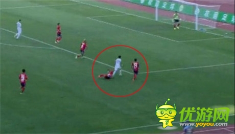 球迷調侃:花150看中超?不如玩《冠軍11人》