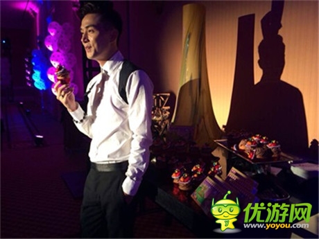 戚薇李承鉉大婚“蠻拼的” 二人狂粉《糖果傳奇》