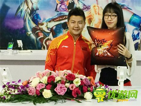 百變小圓醬《指尖刀塔》90后美女主播NEST電競賽躥紅