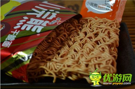 干脆面君也任性!小浣熊限量《血族》卡來襲